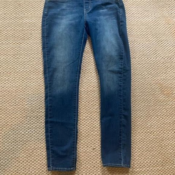 Signature by Levi Strauss & Co. Gold Label Women's Pull-on Skinny Jeans - Picture 3 of 5